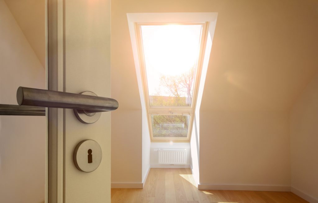 Best Skylights for Toronto Homes: Fixed vs. Vented vs. Tubular